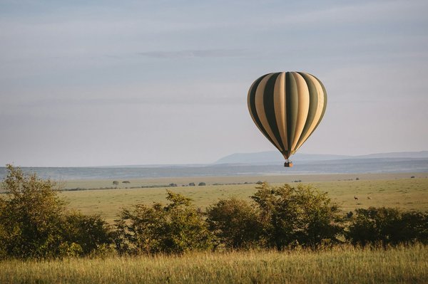 Comment planifier un camping pour une expédition en montgolfière dans le désert du Sahara?