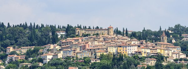 Comment choisir une location de vacances en Provence avec des cours d'aquarelle et des visites de villages perchés?